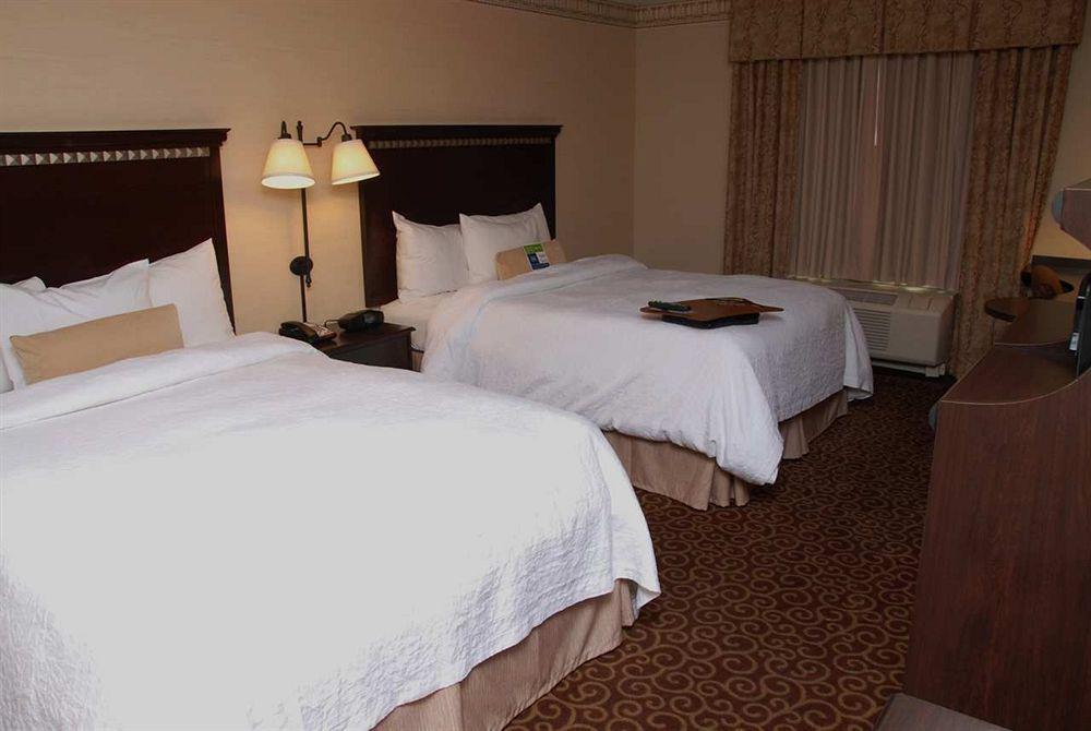 Hampton Inn & Suites Staten Island Nueva York Habitación foto