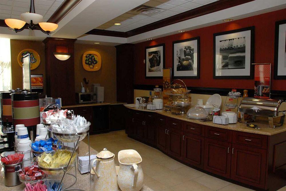 Hampton Inn & Suites Staten Island Nueva York Restaurante foto