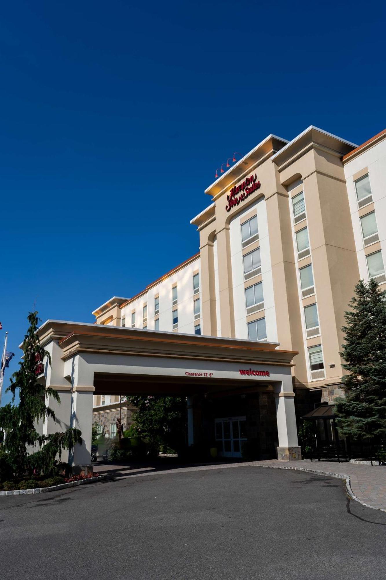 Hampton Inn & Suites Staten Island Nueva York Exterior foto